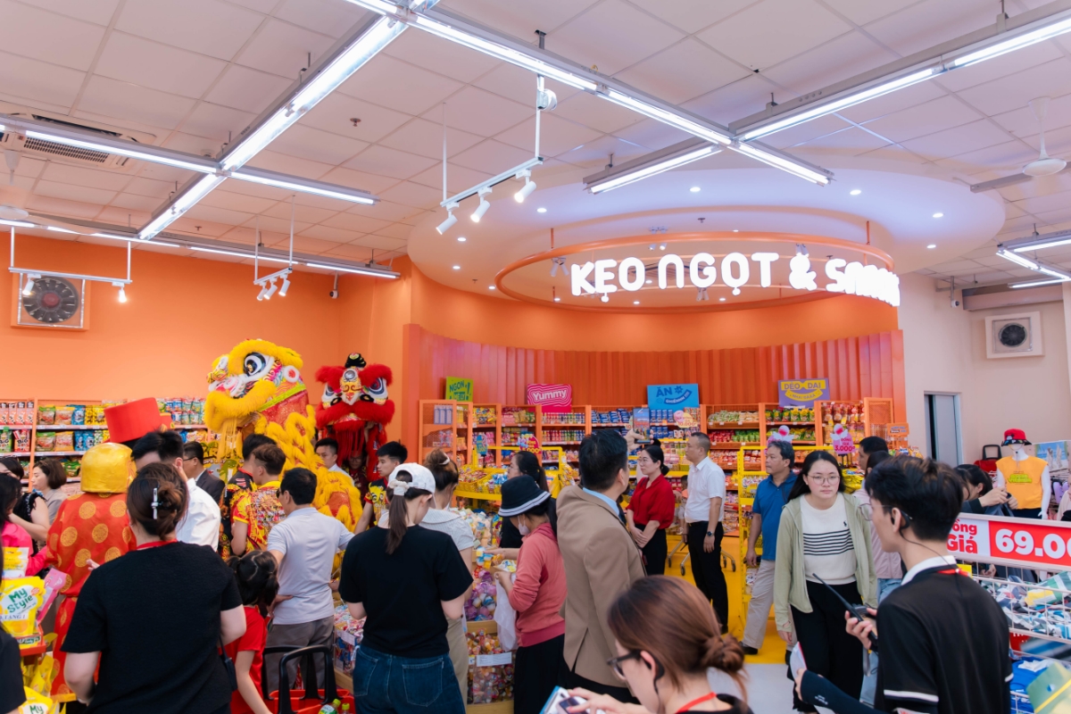 M&ocirc; h&igrave;nh khu Kẹo Ngọt & Snack mới ra mắt tại WinMart Tĩnh Gia.