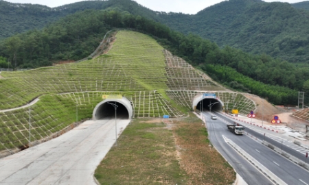 Hầm Thần Vũ trên cao tốc Diễn Châu - Bãi Vọt