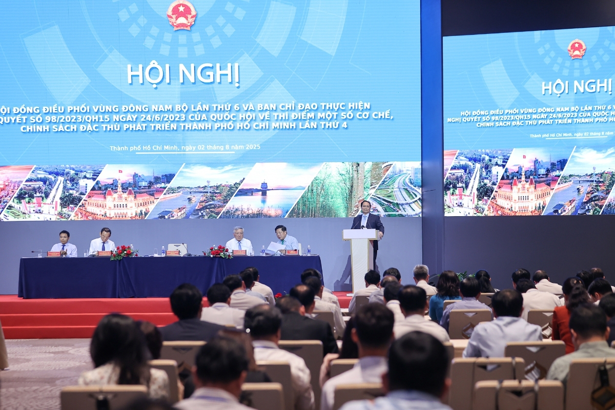 Thủ tướng n&ecirc;u r&otilde; 5 nhiệm vụ chung, trọng t&acirc;m của v&ugrave;ng Đ&ocirc;ng Nam Bộ trong thời gian tới. Ảnh: VGP/Nhật Bắc.