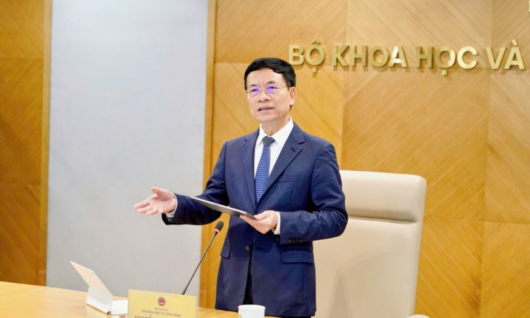 Bộ trưởng Nguyễn Mạnh Hùng phát biểu chỉ đạo tại buổi làm việc.