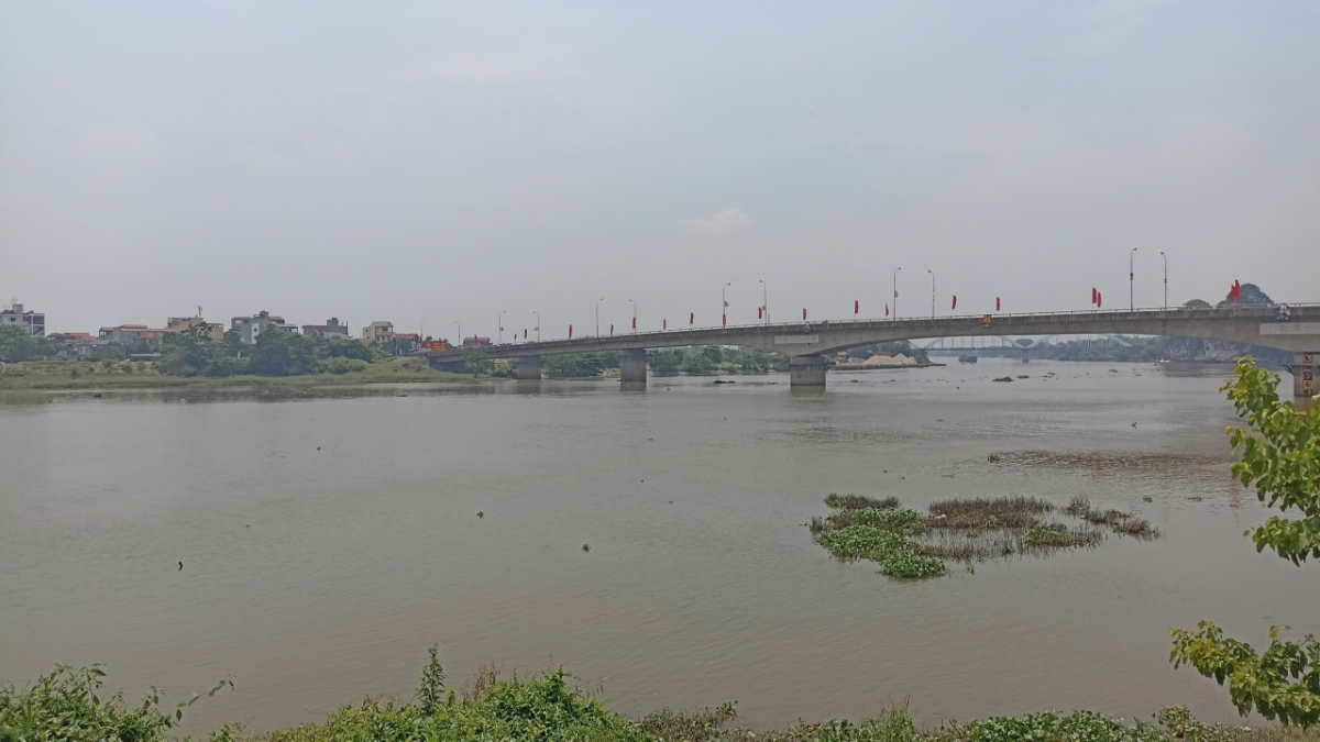 Dự &aacute;n nạo v&eacute;t s&ocirc;ng Đ&aacute;y, đoạn từ cầu Gi&aacute;n Khẩu đến cửa Đ&aacute;y, c&ugrave;ng c&aacute;c tuyến nh&aacute;nh phục vụ tho&aacute;t lũ cho s&ocirc;ng Ho&agrave;ng Long c&oacute; tổng mức đầu tư 9.721 tỷ đồng.&nbsp; &nbsp;