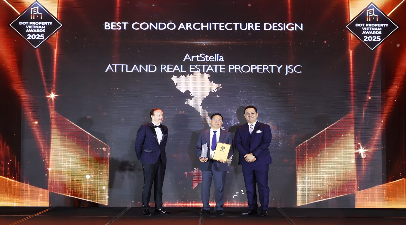 Đại diện lãnh đạo ATTLand nhận giải “Best Condo Architecture Design Vietnam 2025” - Dự án căn hộ có thiết kế kiến trúc đẹp nhất Việt Nam 2025 dành cho ArtStella.
