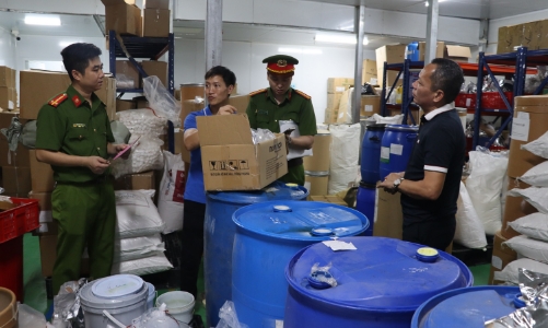 Khởi tố 2 đối tượng sản xuất, buôn bán thực phẩm chức năng giả quy mô lớn