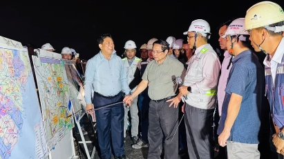PM inspects construction of key section of HCM City's Ring Road 3