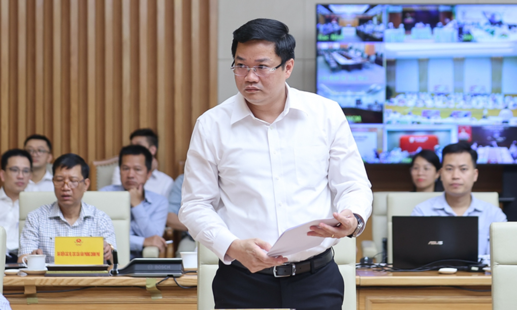 Thứ trưởng Bộ Tài chính Nguyễn Đức Tâm báo cáo tại phiên họp - Ảnh: VGP.