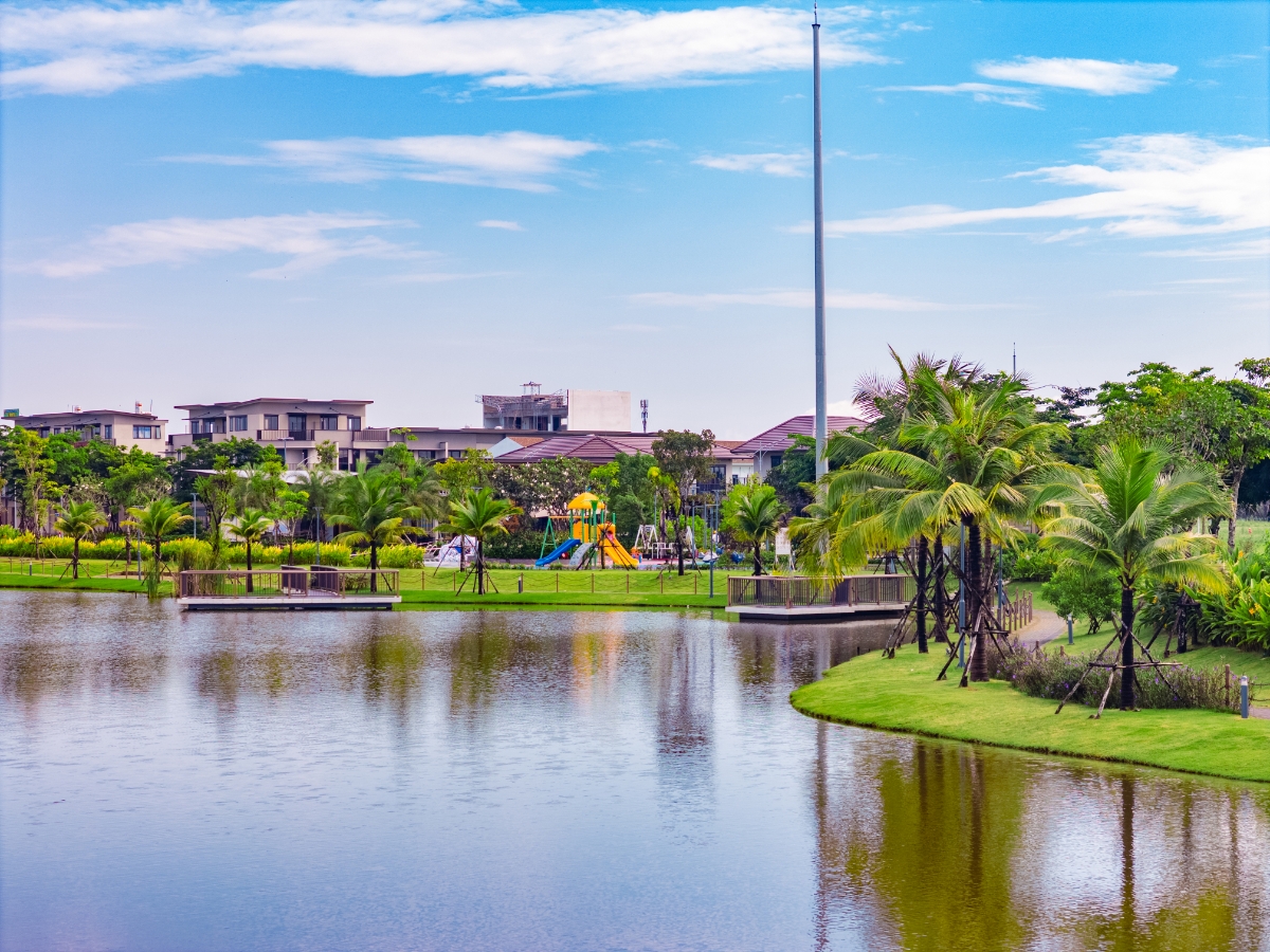Tại Nam Long II Central Lake, 60% diện t&iacute;ch được d&agrave;nh cho c&acirc;y xanh, mặt nước v&agrave; tiện &iacute;ch c&ocirc;ng cộng.
