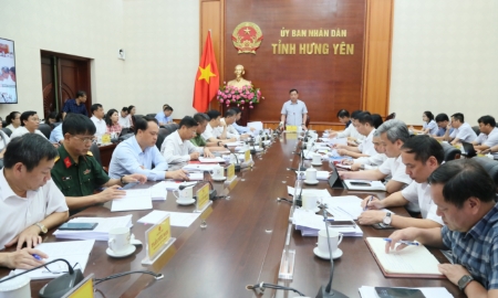 Ông Nguyễn Khắc Thận, Chủ tịch UBND tỉnh Hưng Yên, chủ trì hội nghị ngày 4/8/2025