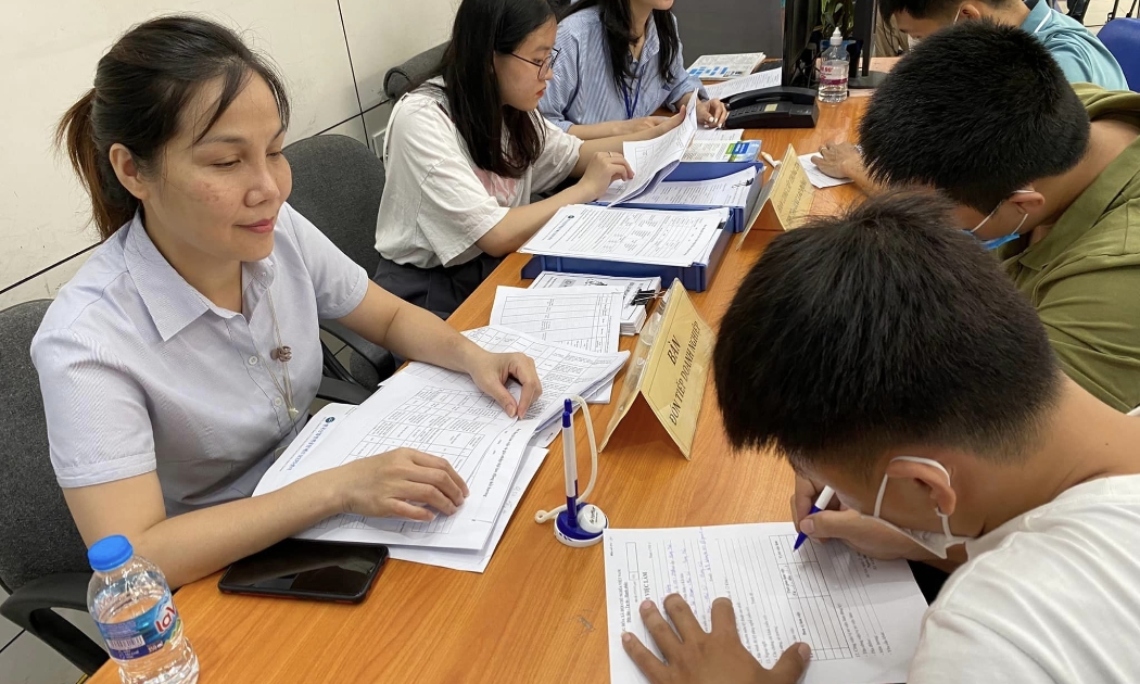 Tư vấn, kết nối việc làm cho người lao động thất nghiệp. Ảnh: Thu Hằng.