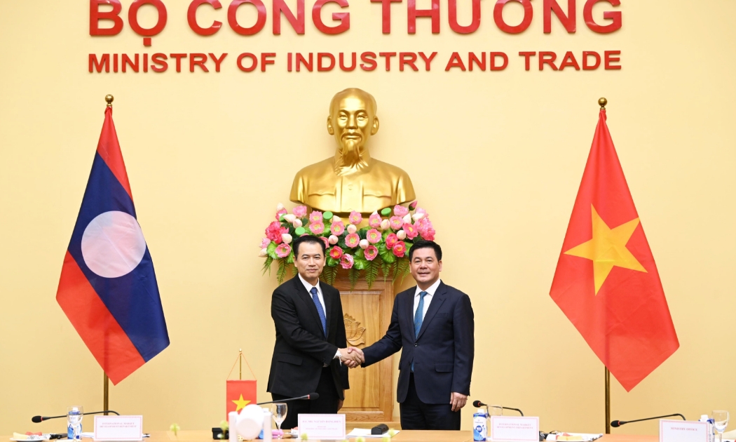 Bộ trưởng Bộ Công Thương Nguyễn Hồng Diên hội đàm chính thức với Bộ trưởng Bộ Công Thương Lào Malaithong Kommasith.