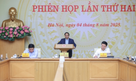 Thủ tướng: Chậm nhất tới 2027 phải thiết kế, chế tạo, kiểm thử một số chíp bán dẫn
