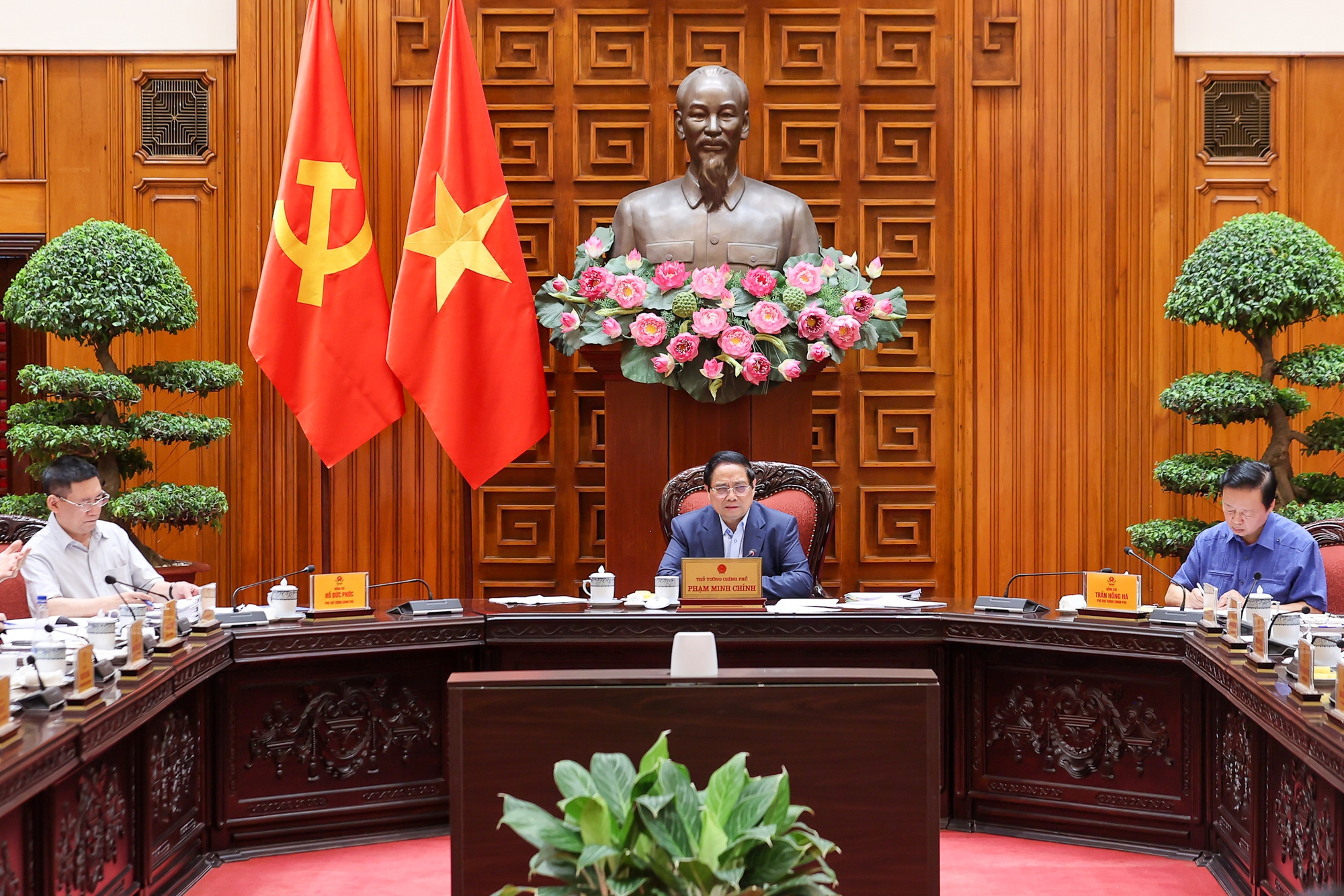 Thủ tướng Phạm Minh Chính chủ trì cuộc họp Thường trực Chính phủ về tình hình kinh tế - xã hội - Ảnh: VGP