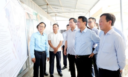 Đoàn công tác kiểm tra dự án đầu tư xây dựng hạ tầng Cụm công nghiệp Đồng Phì của Công ty TNHH Công nghệ Cosmos 1 ở xã Hiền Lương, Phú Thọ