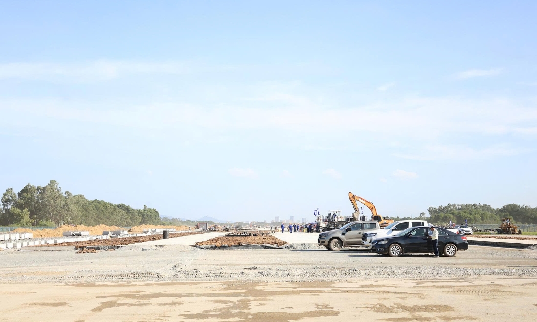 Thi công dự án sửa chữa đường cất hạ cánh, đường lăn tại Cảng hàng không quốc tế Vinh