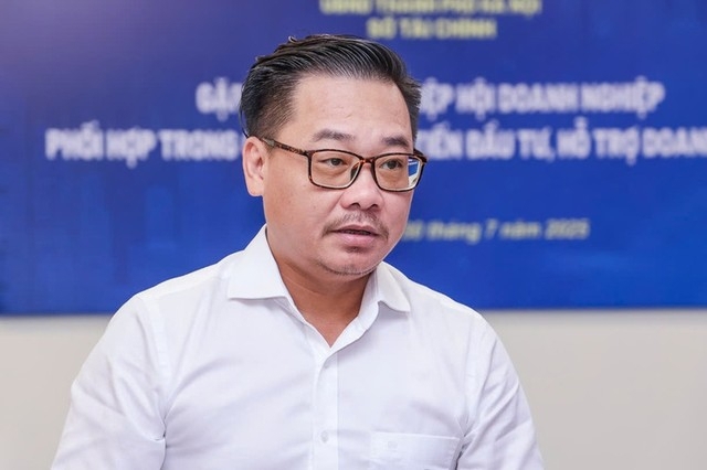 &Ocirc;ng L&ecirc; Trung Hiếu, Ph&oacute; Gi&aacute;m đốc Sở T&agrave;i ch&iacute;nh H&agrave; Nội, ph&aacute;t biểu tại hội nghị.