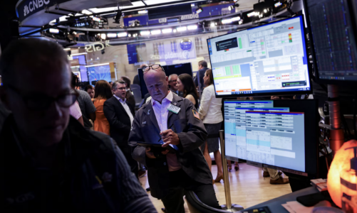 Chứng khoán Mỹ xanh rực, giá dầu giảm vì OPEC+ tăng sản lượng