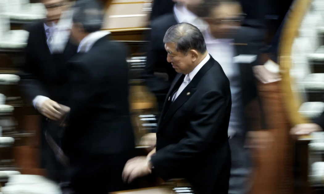 Thủ tướng Shigeru Ishiba tại Quốc hội Nhật Bản ngày 1/8 - Ảnh: Bloomberg.