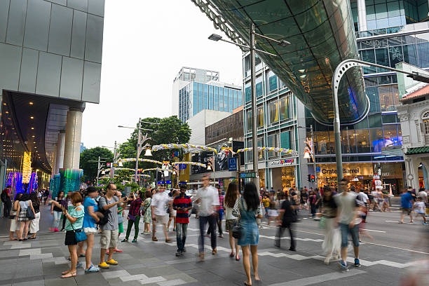 Singapore c&oacute; hệ thống kết nối internet ổn định với tốc độ cao, nền tảng điện to&aacute;n đ&aacute;m m&acirc;y ph&aacute;t triển v&agrave; d&acirc;n số c&oacute; mức độ sử dụng c&ocirc;ng nghệ tương đối cao
