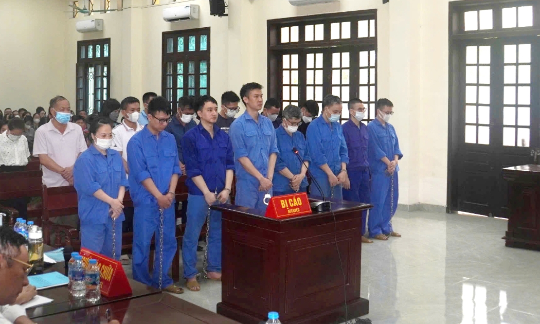 22 bị cáo, trong đó có 14 người nguyên là cán bộ hải quan Hải Phòng bị đưa ra xét xử.