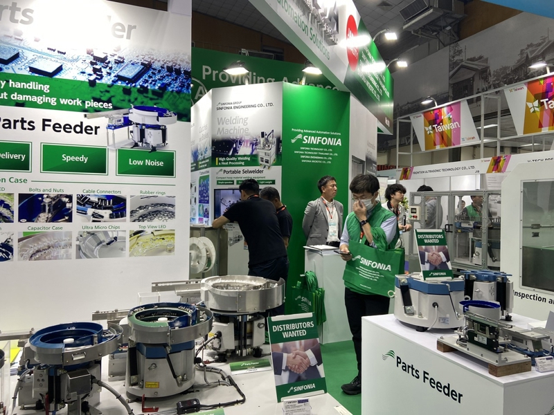 The industrial exhibition series attract the participation of over 200 businesses.