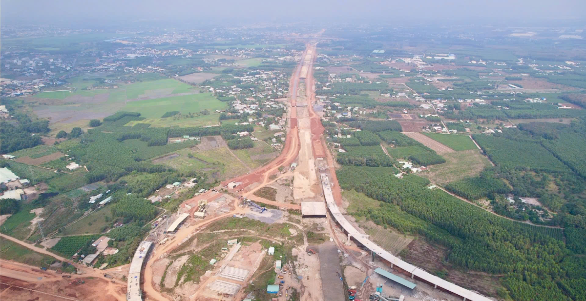 Toàn cảnh cao tốc Biên Hòa - Vũng Tàu đoạn dự án thành phần 2 qua huyện Long Thành, Đồng Nai - Ảnh: VGP.