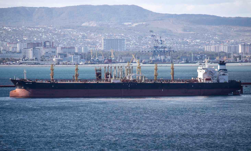 Một tàu chở dầu tại Novorossiysk, Nga - Ảnh: AP