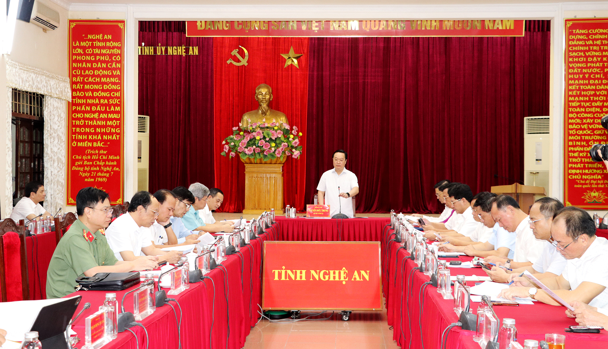 Toàn cảnh phiên họp