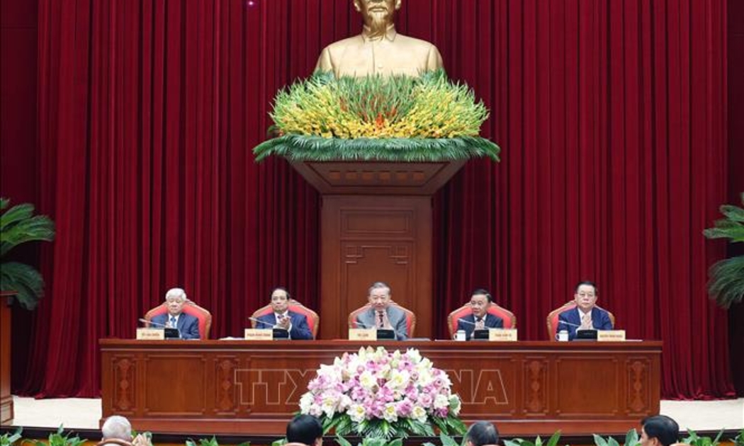 Tổng Bí thư Tô Lâm, Thủ tướng Phạm Minh Chính và các đồng chí lãnh đạo Đảng, Nhà nước chủ trì Hội nghị gặp mặt đại biểu trí thức, nhà khoa học, văn nghệ sĩ - Ảnh: TTXVN