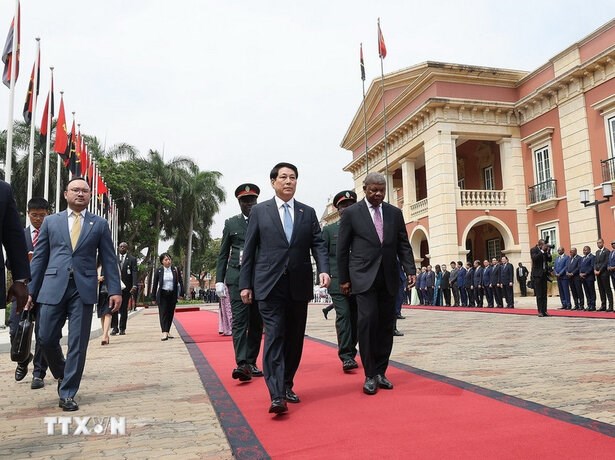Lễ đón Ủy viên Bộ Chính trị, Chủ tịch nước Lương Cường thăm cấp nhà nước Cộng hoà Angola được tổ chức trọng thể theo nghi thức cao nhất dành đón nguyên thủ quốc gia - Ảnh: TTXVN