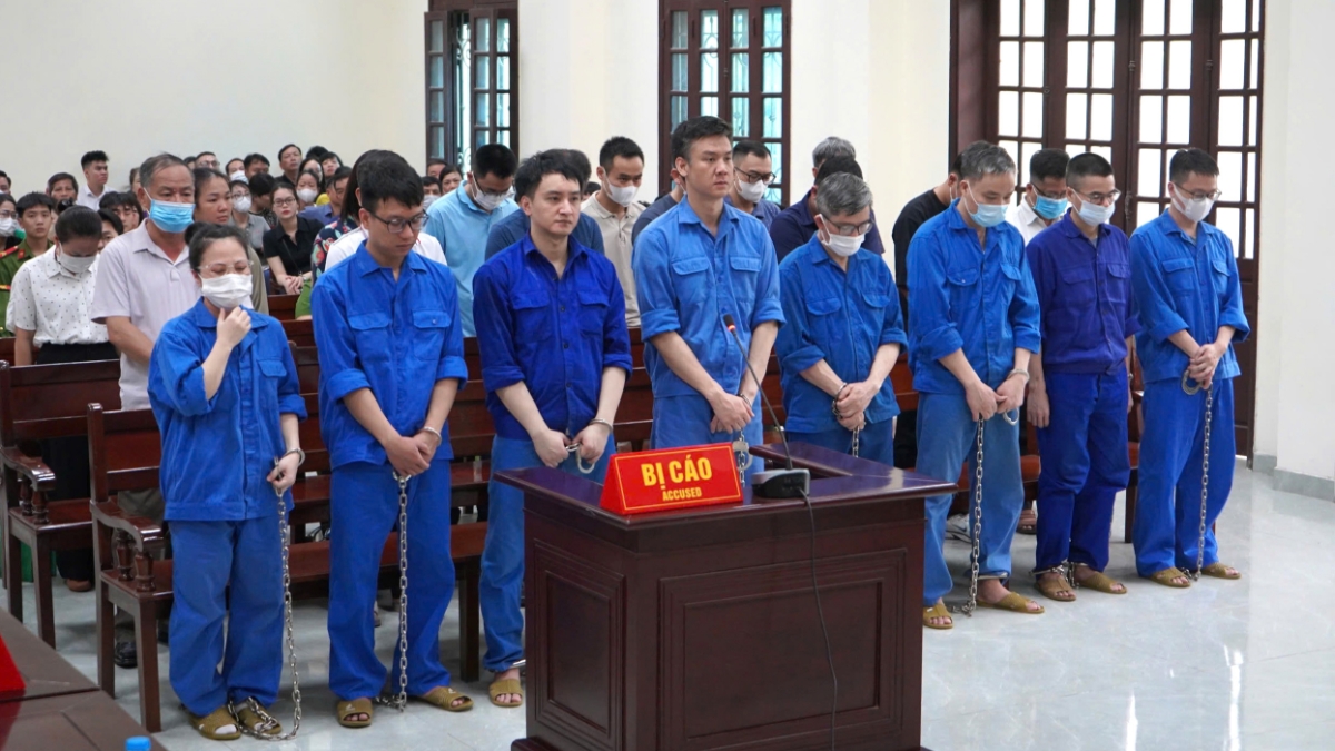 Các bị cáo nguyên là cán bộ hải quan khai nhận đã nhiều lần nhận tiền "cảm ơn" của Công ty Tài Lộc.