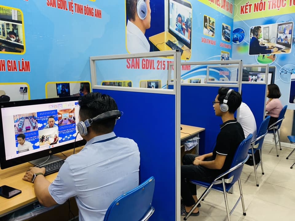 Người lao động thất nghiệp được tư vấn, giới thiệu việc làm. Ảnh: ND.