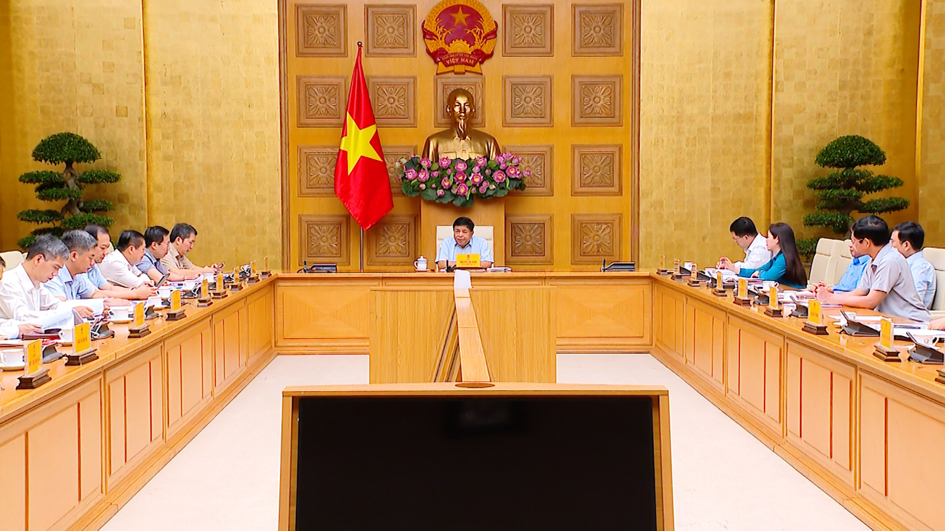 Phó Thủ tướng Nguyễn Chí Dũng chủ trì cuộc họp Ban Chỉ đạo xây dựng Đề án về Phát triển kinh tế nhà nước theo hướng nâng cao hiệu quả kinh tế nhà nước - Ảnh: VGP/Thu Sa