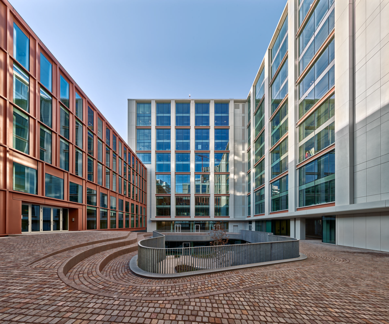 The "Pirelli 35" commercial building in Milan