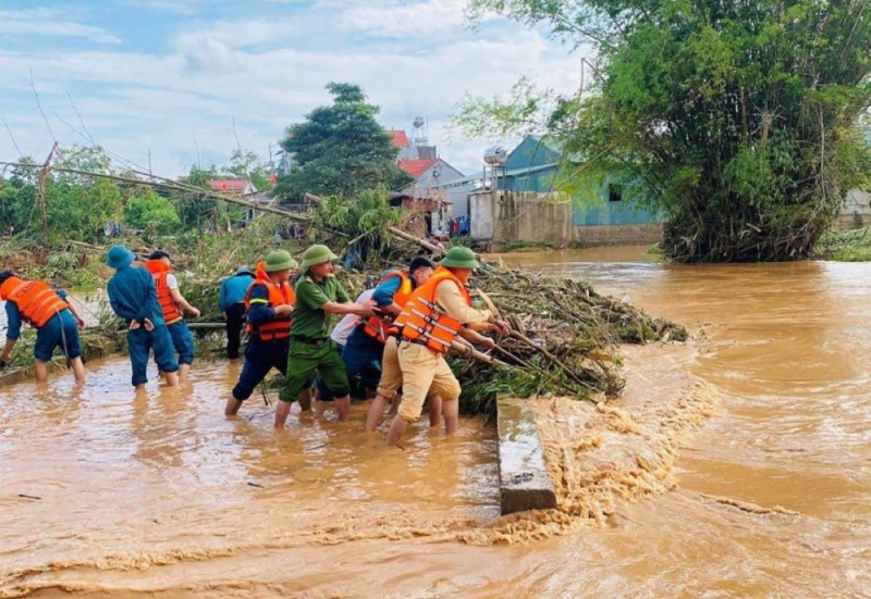 Hành động khẩn trương, quyết liệt, với tinh thần trách nhiệm cao nhất, nhằm hạn chế tối đa thiệt hại do thiên tai gây ra.