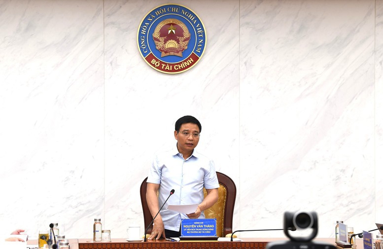 Bộ trưởng Bộ Tài chính Nguyễn Văn Thắng phát biểu tại Hội nghị - Ảnh: VGP.