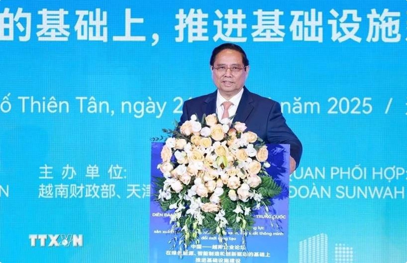 Prime Minister Pham Minh Chinh addresses the Vietnam-China business forum in Tianjin on June 24. (Photo: VNA)