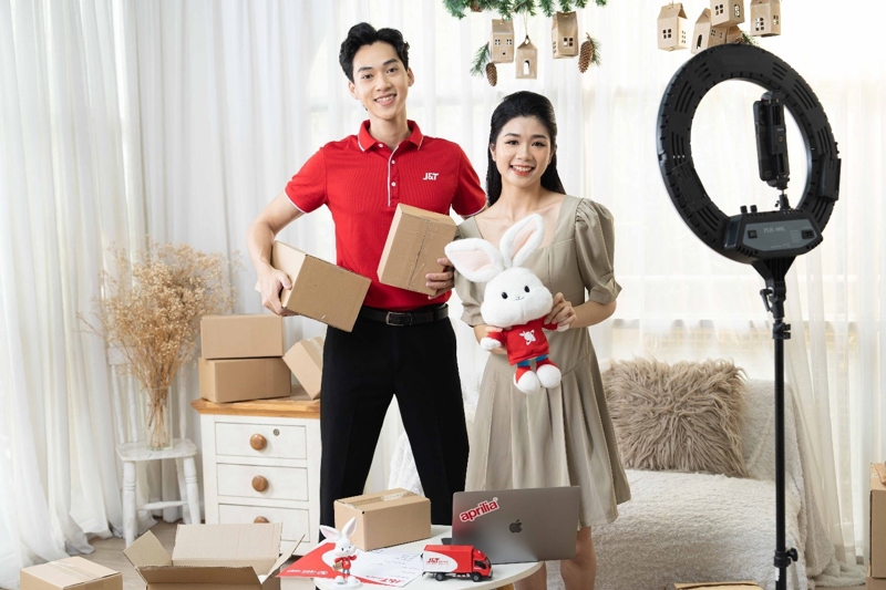 Chương trình “Siêu quay trúng ngay” của J&T Express đang thu hút đông đảo khách hàng tham gia và liên tục tìm ra chủ nhân của những phần quà hấp dẫn.