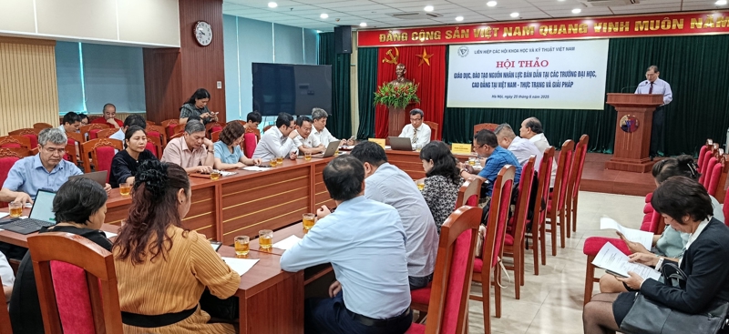 Hội thảo khoa học với chủ đề: “Giáo dục, đào tạo nguồn nhân lực bền vững tại các trường đại học, cao đẳng tại Việt Nam – Thực trạng và giải pháp”.