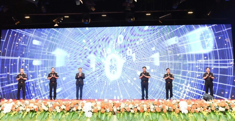 The official launch of the "Viet Nam Customs Data" application on June 27.