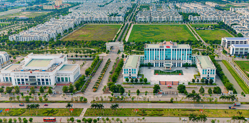 Trung tâm hành chính thành phố Thanh Hoá có tổng mức đầu tư 650 tỷ đồng; rộng 4,2 ha, nằm trên 2 khu đất cạnh nhau. Khu A là nơi làm việc của các phòng, ban thuộc Thành uỷ và Uỷ ban Nhân dân thành phố; bao gồm ba khối nhà chính, trong đó khối trung tâm là tòa nhà cao 9 tầng, hai khối nhà còn lại cao 5 tầng.
