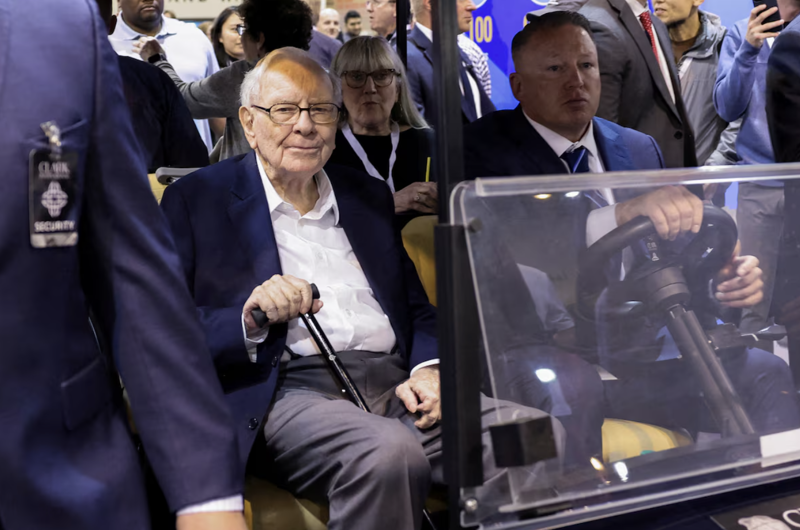 Ông Warren Buffett tại đại hội cổ đông thường niên của Berkshire Hathaway hồi tháng 5/2024 - Ảnh: Reuters.