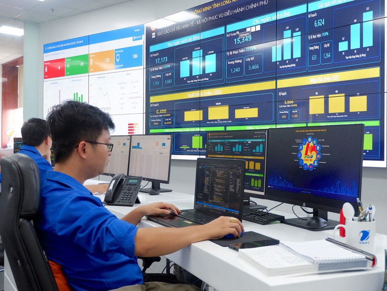 Hỗ trợ người làm công tác chuyên trách về chuyển đổi số, an toàn thông tin mạng, an ninh mạng 5 triệu đồng/tháng. 