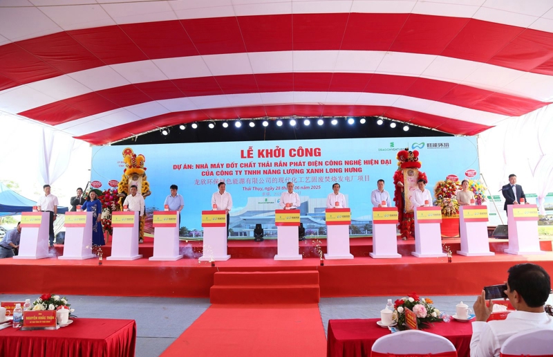 An inauguration ceremony was held to start construction of the waste-to-power project in Thai Binh province. 