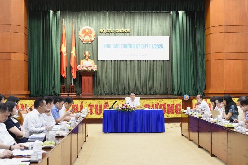 Thứ trưởng Bộ Tài chính Nguyễn Đức Chi chủ trì họp báo