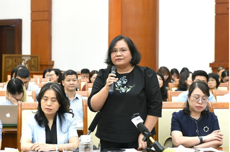 Bà Nguyễn Thị Thoa, Phó cục trưởng Cục Quản lý công sản (Bộ Tài chính) trả lời tại họp báo.