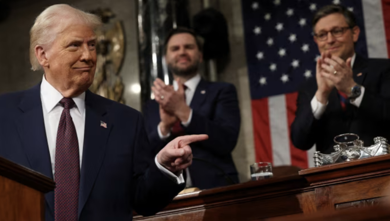 Tổng thống Mỹ Donald Trump (trái) - Ảnh: Reuters.