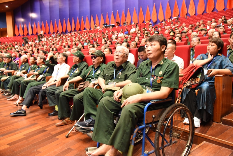 Người có công với cách mạng. Ảnh: Mạnh Dũng.