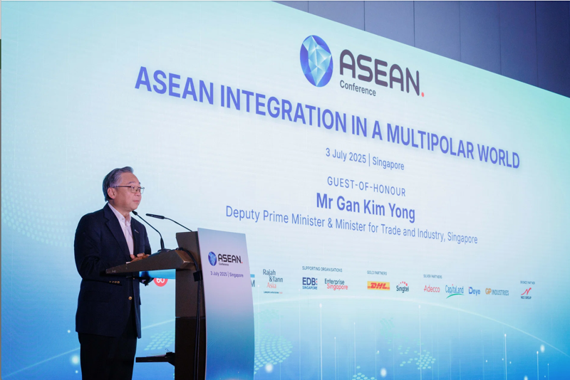 Singaporean Deputy Prime Minister Gan Kim Yong delivers a speech at the ASEAN Conference 2025. (Photo: SBF)