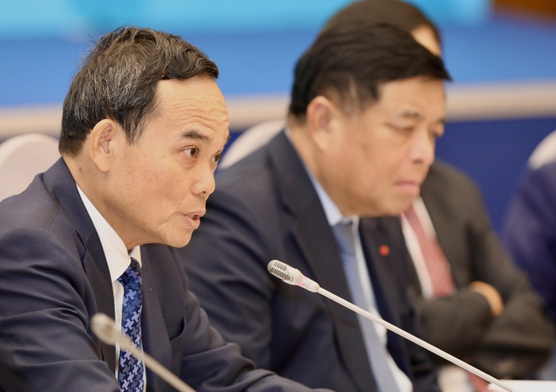 Diễn đàn Tăng trưởng Kinh tế Việt Nam 2025 (VEGF 2025) với cách tiếp cận đa chiều và đối thoại mở, không chỉ tạo lập một không gian chia sẻ thông tin giữa các nhóm chủ thể chính sách và thực thi, mà còn hình thành nền tảng quan trọng cho công tác theo dõi, giám sát, điều chỉnh chính sách nhằm đảm bảo sự thống nhất từ Trung ương tới địa phương, từ ý chí đến hành động.