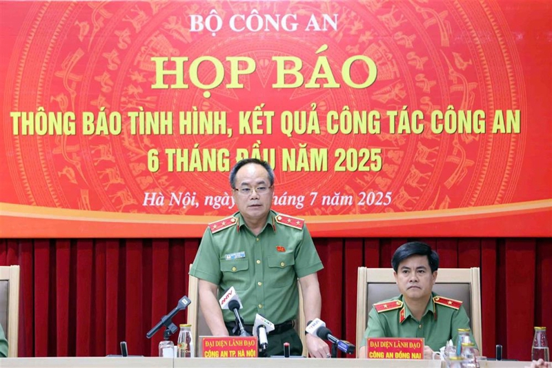 Lieutenant General Nguyen Thanh Tung, Director of  the Hanoi Police, speaks at the press briefing on July 7. (Photo courtesy of the Ministry of Public Security)