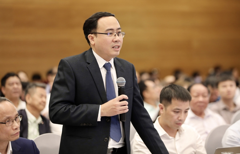 Ông Đặng Đức Anh, Phó viện trưởng Viện Nghiên cứu Chính sách, Chiến lược (IPS) chia sẻ ý kiến tại Diễn đàn Tăng trưởng kinh tế Việt Nam 2025. Ảnh: Tri Phong.